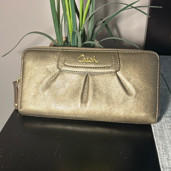 Gorgeous leather bronze/gold Coach wallet. - Picture 2 of 6